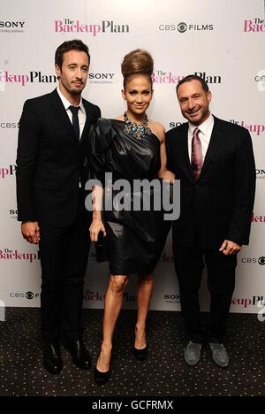 (left to right) Alex O'Loughlin, Jennifer Lopez and director Alan Poul arriving for the gala premiere of The Back-Up Plan at The Vue, Leicester Square, London. Stock Photo