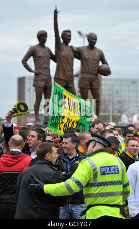 Soccer - Barclays Premier League - Manchester United v Stoke City - Old Trafford. Manchester United fans protest outside Old Trafford, Manchester. Stock Photo