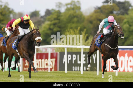 Pat Smullen rides Famous Name (right) to victory in the www.totegoracingclub.com Amethyst Stakes during the Derrinstown Derby Trial Day at Leopardstown Racecourse, Leopardstown. Stock Photo