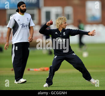 Cricket - International Tour Match - England Lions v Bangladesh - County Ground. England's James Taylor and Monty Panesar (left) warm up before the Tour Match at the County Ground, Derby. Stock Photo