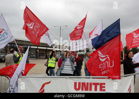 British Airways cabin crew take part in the second five day strike as the dispute with the airline continues, at Hatton Cross near Heathrow Airport, Middlesex. Stock Photo