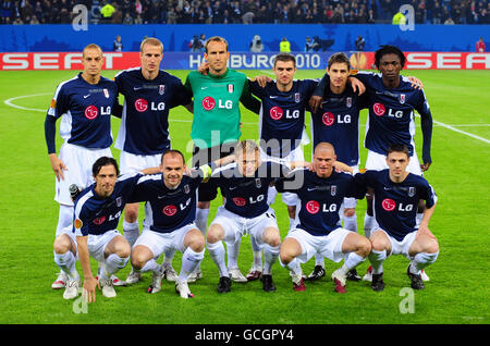 Fulham team group (back row l-r Bobby Zamora, Brede Hangeland, Mark Schwarzer, Aaron Hughes, Zoltan Gera and Dickson Etuhu. Front row l-r Simon Davies, Danny Murphy, Damien Duff, Paul Konchesky and Chris Baird) Stock Photo