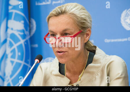 New York, United States. 08th July, 2016. Sigrid Kaag briefs the UN press corps. On the day following her briefing at United Nations Security Council's consultations on implementation of Resolution 1701 (2006) pertaining to cessation of hostilities between Israel and Hezbollah, UN Special Coordinator for Lebanon Sigrid Kaag spoke at a press conference discussing her findings, recommendations to the Council and the ways in which the ongoing Syrian refugee crisis has impacted implementation of the Resolution. © Albin Lohr-Jones/Pacific Press/Alamy Live News Stock Photo