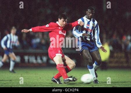 L-R; LAWRIE SANCHEZ, SWINDON TOWN. CHRIS BART-WILLIAMS, SHEFFIELD WEDNESDAY Stock Photo