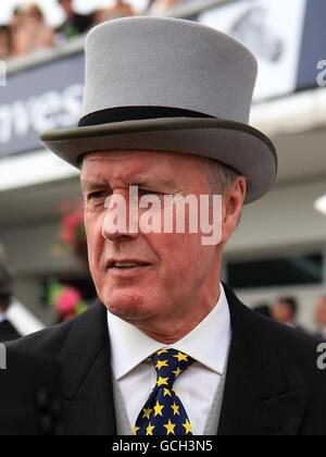 Horse Racing - Investec Derby Festival - Investec Derby Day - Epsom Racecourse. Sir Geoff Hurst during Derby Day at Epsom Racecourse Stock Photo