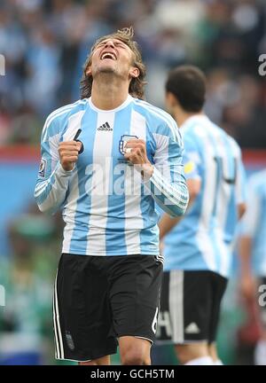 Argentina's Gabriel Heinze celebrates after scoring the opening goal. Stock Photo