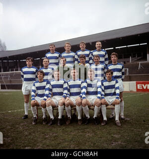 Queens Park Rangers team group: (back row, l-r) Frank Sibley, Bobby Keetch, Ron Hunt, Mark Lazarus; (middle row, l-r) Tony Hazell, Jim Langley, Peter Springett, Mick Kelly, Mick Leach, Alan Wilks; (front row, l-r) Ian Morgan, Les Allen, Mike Keen, Rodney Marsh, Roger Morgan Stock Photo