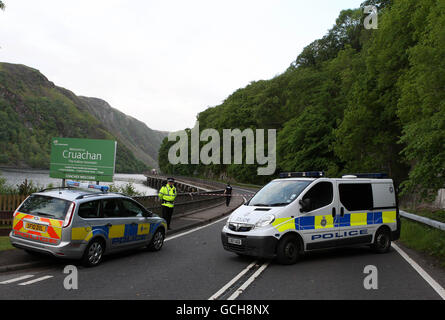 A police cordon close to the scene of a train train derailment near the Falls of Cruachan power station, by Loch Awe in Argyll. Eight people were taken to hospital after 6.20pm service from Glasgow to Oban derailed and caught fire. Stock Photo