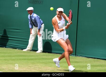 Tennis - 2010 Wimbledon Championships - Day One - The All England Lawn Tennis and Croquet Club. Russia's Nadia Petrova in action against Germany's Tatjana Malek during Day One of the 2010 Wimbledon Championships Stock Photo