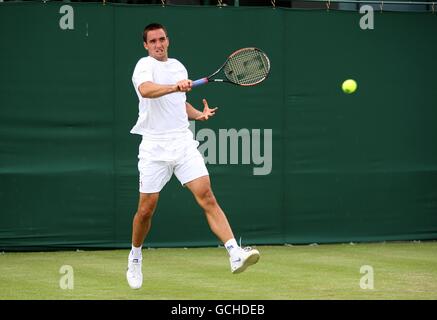 Tennis - 2010 Wimbledon Championships - Day One - The All England Lawn Tennis and Croquet Club. Serbia's Victor Troicki in action against Russia's Igor Kunitsyn during Day One of the 2010 Wimbledon Championships Stock Photo