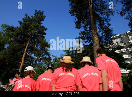 Tennis - 2010 Wimbledon Championships - Day Six - The All England Lawn Tennis and Croquet Club. Andy Murray fans queue in Wimbledon Park during Day Six of the 2010 Wimbledon Championships at the All England Lawn Tennis Club, Wimbledon. Stock Photo