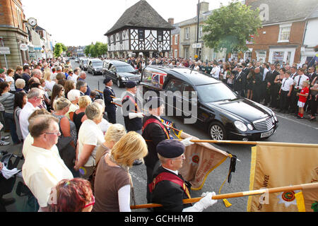 Mourners watch as the funeral cortege makes it's way through Wootton Bassett high street, during the repatriation of seven British servicemen, who were killed in Afghanistan. Stock Photo