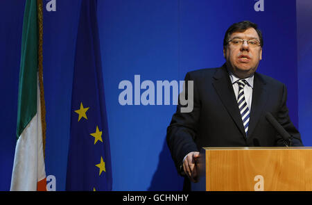 Taoiseach Brian Cowen gives his reaction to today's reports on the banking crisis at Government Buildings in Dublin. Stock Photo