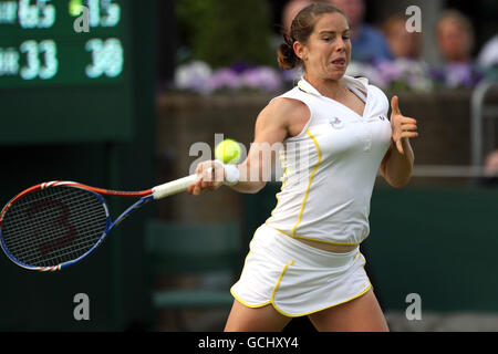 Tennis - 2010 Wimbledon Championships - Day One - The All England Lawn Tennis and Croquet Club. Great Britain's Katie O'Brien in action against Ukraine's Alona Bondarenko Stock Photo