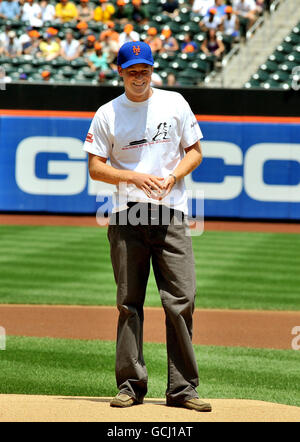 Prince Harry with Rod Barajas the Mets catcher at the New York