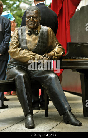 A statue of Oscar Peterson, the legendary Canadian jazz pianist, that was unveiled by Queen Elizabeth II, in Ottawa city centre, Canada. Stock Photo