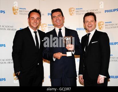 Anthony McPartlin (left) and Declan Donnelly (right) present the Special Award to Simon Cowell (centre) at the BAFTA television awards at the London Palladium. Stock Photo