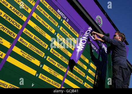 Tennis - 2010 Wimbledon Championships - Day Seven - The All England Lawn Tennis and Croquet Club. The Order of Play is arranged during Day Seven of the 2010 Wimbledon Championships at the All England Lawn Tennis Club, Wimbledon. Stock Photo