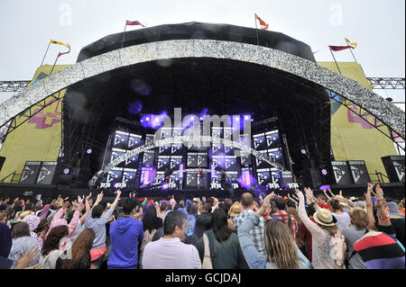 JLS perform at T4 On The Beach 2010, at Weston-Super-Mare in Somerset. Stock Photo