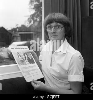 Valerie Earl with a poster describing her missing daughter, Jessie Earl. Earl, 22, vanished without trace from her bedsit in Eastbourne, Sussex, on 15th May 1980 and her parents are distributing 3,000 posters nationwide to facilitate the search. 12th July 2010 - The garden of serial killer Peter Tobin is being searched after the murder of Jessie Earl and two others has been re-opened. Stock Photo