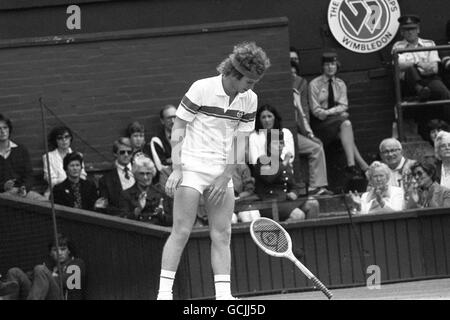 Wimbledon 1981. John McEnroe throws his racket in the air. July 1981 ...