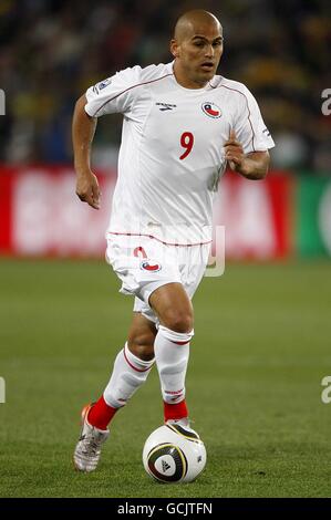 Soccer - 2010 FIFA World Cup South Africa - Round Of 16 - Brazil v Chile - Ellis Park. Humberto Suazo, Chile. Stock Photo