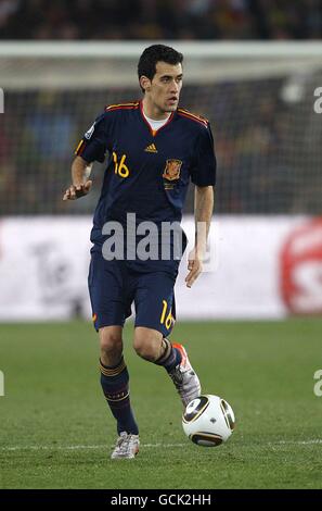 Soccer - 2010 FIFA World Cup South Africa - Quarter Final - Paraguay v Spain - Ellis Park. Sergio Busquets, Spain. Stock Photo