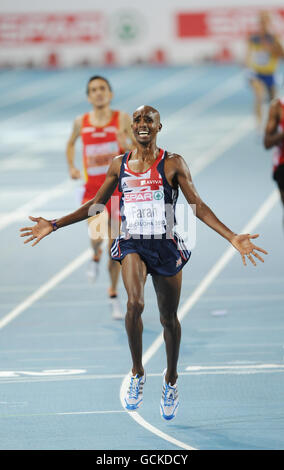 Great Britain's Mo Farah wins the Men's 5000 meters during day Five of the European Championships at the Olympic Stadium in Barcelona, Spain. Stock Photo