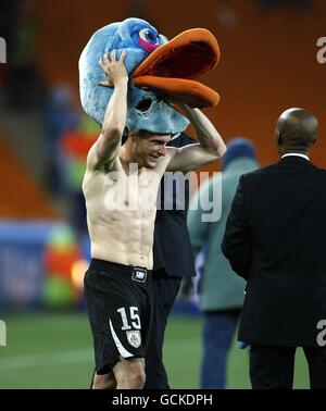 Soccer - 2010 FIFA World Cup South Africa - Quarter Final - Uruguay v Ghana - Soccer City Stadium. Uruguay's Diego Perez celebrates after the game Stock Photo