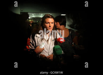 Grainne Murphy from Wexford who won silver in the 1,500 metres final at the European Swimming Championships in Budapest arrives home to family, friends and supporters at Dublin Airport, Ireland. Stock Photo