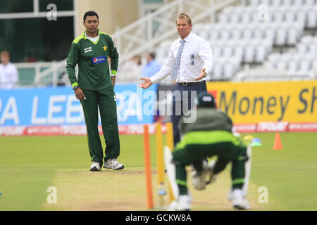 Former Australian spin bowler Shane Warne (right) passes on some tips to Pakistan bowler Danish Kaneria Stock Photo