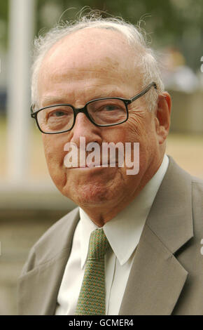 Former chief UN weapons inspector Dr Hans Blix arrives to give evidence at a hearing of the Iraq Inquiry, chaired by Sir John Chilcot, at the Queen Elizabeth II Conference Centre in London. Stock Photo