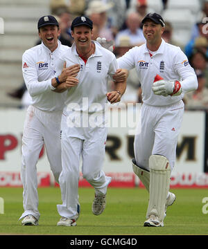 England's captain Andrew Strauss is congratulated by Graeme Swann and Matthew Prior after catching out Pakistan's Shoaib Malik Stock Photo
