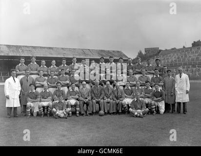 Team Group for the 1952-53 season. including Leslie Fell (back row 2nd from right). **full caption to follow** Stock Photo