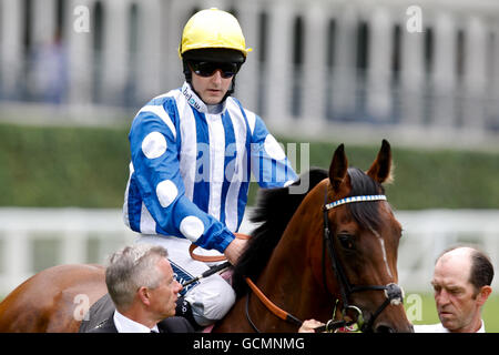 Horse Racing - Betfair Weekend Friday - Ascot Racecourse Stock Photo