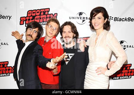 (l-r) Jason Schwartzman, Michael Cera, director Edgar Wright and Mary Elizabeth Winstead arriving for the premiere of Scott Pilgrim vs The World at the Odeon, Leicester Square, London Stock Photo