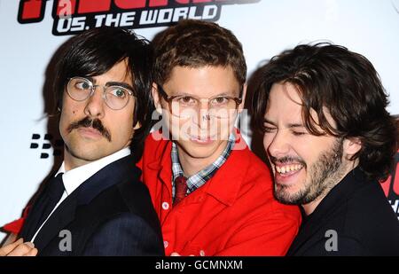 (l-r) Jason Schwartzman, Michael Cera and director Edgar Wright arriving for the premiere of Scott Pilgrim vs The World at the Odeon, Leicester Square, London Stock Photo