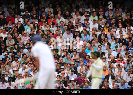 Cricket - Third npower Test - Day Three - England v Pakistan - The Brit Insurance Oval Stock Photo