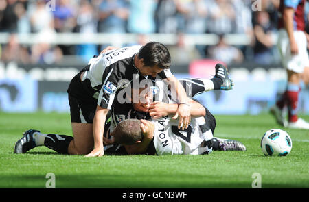 Newcastle United's Kevin Nolan celebrates scoring their second goal during the Barclays Premier League match at St James' Park, Newcastle. Stock Photo