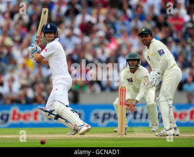 Cricket - Third npower Test - Day Three - England v Pakistan - The Brit Insurance Oval Stock Photo