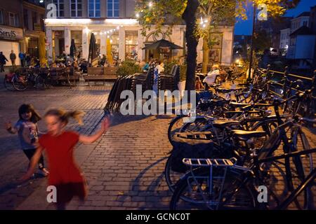 Bars and restaurant terraces Vismarkt, Mechelen (Malines) at night, Flanders, Belgium. Stock Photo