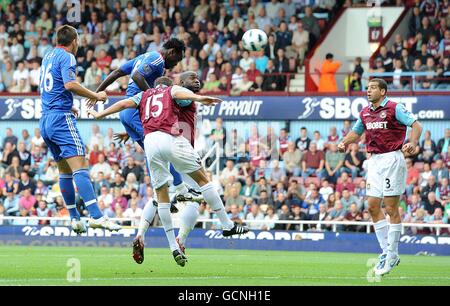 Soccer - Barclays Premier League - West Ham United v Chelsea - Upton Park. Chelsea's Michael Essien scores the opening goal of the game Stock Photo
