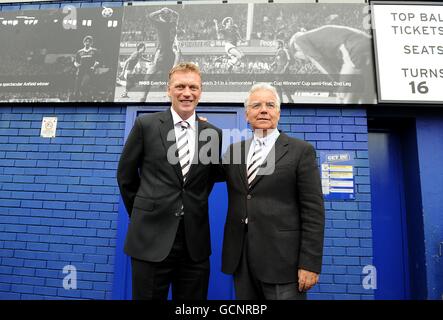 Everton manager David Moyes (left) with chairman Bill Kenwright CBE after unveiling the lastest section of the Everton Timeline. Everton's club history is now told in a continuous seam of panels around Goodison Park, from their formation in 1878 to the present day. Stock Photo