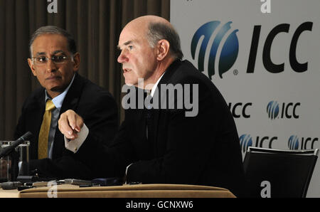 ICC chief executive Haroon Lorgat (left) and ICC anti-corruption and security unit chairman Sir Ronnie Flanagan during a Press conference at the Lords Cricket Ground, London. Stock Photo