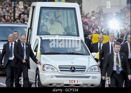 Pope Benedict XVI makes his way down the Mall in London on his way to Hyde Park. Stock Photo