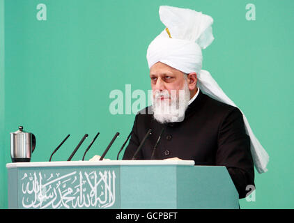 The worldwide head of the Ahmadiyya Muslim community, His Holiness, Hadhrat Miza Masroor Ahmad, preaches to Ahmadi muslims at Baitul Futuh Mosque in Morden, London, the largest mosque in Western Europe, to celebrate Eid with prayer, to over 10, 000 worshippers. Stock Photo