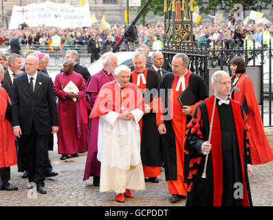 Pope Benedict XVI arrives at Westminster Abbey, London, where he is greeted by the Dean of Westminster the Right Reverend Dr John Hall (right). Stock Photo