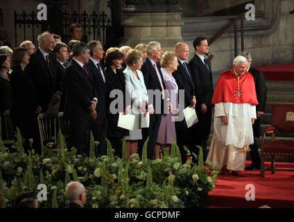 Pope Benedict XVI arrives to give a speech at Westminster Hall, London on the second day of his State Visit where he was greeted by (from left) Gordon Brown, Tony Blair, Cherie Blair, Lady Norma Major, Sir John Major, Baroness Thatcher, William Hague and Nick Clegg. Stock Photo