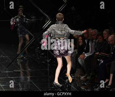 Burberry Prorsum Catwalk - London Fashion Week Stock Photo