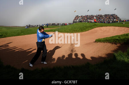 Golf - 38th Ryder Cup - Europe v USA - Day Four - Celtic Manor Resort. Europe's Martin Kaymer chips from a bunker on the first green during the Ryder Cup at Celtic Manor, Newport. Stock Photo